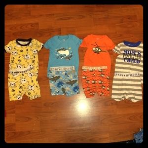 4 pair of old Navy pjs size 12-18 months like new